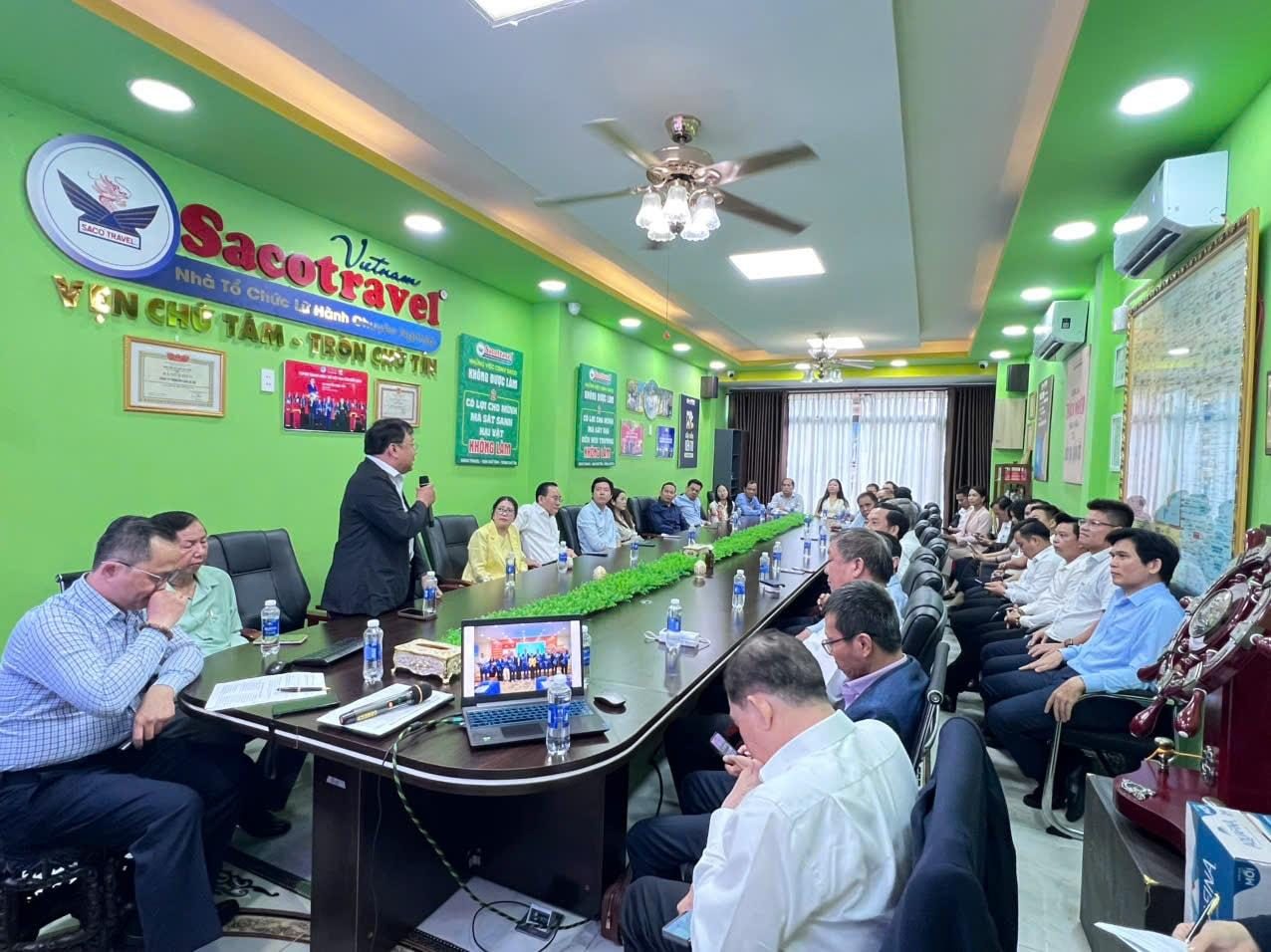 Từ những cái bắt tay: Hình thành mạng lưới doanh nhân cơ sở tại TP.HCM