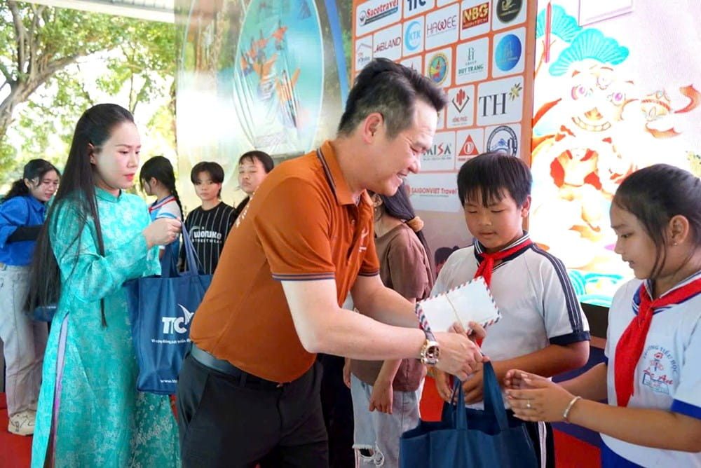 Đem mùa xuân ấm áp tới hàng ngàn trẻ em nghèo tại TP.HCM